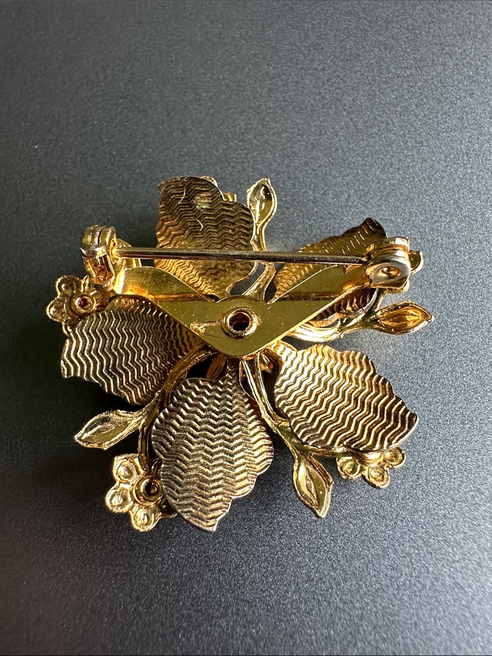 Vintage Mid Century Green Enamel Emerald Rhinestone Floral Brooch Pin EXCELLENT - Picture 4 of 7